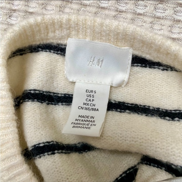 H&M Cream Black Striped Short Sleeve Knit Sweater Small - Picture 12 of 12